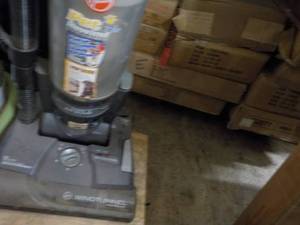 lot 129 image: Hoover Wind Tunnel vacuum - powers ...