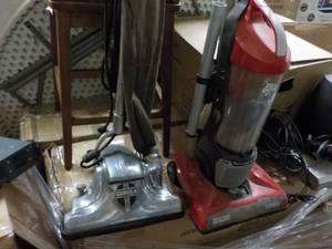 lot 130 image: Eureka Dirt Devil vacuum cleaner - ...
