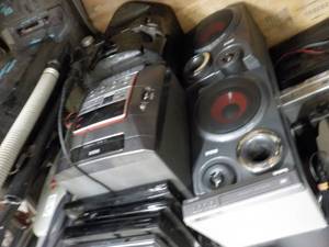 lot 135 image: Stack of electronics, see all pictu...