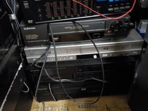 lot 137 image: Stack of electronics, see all pictu...