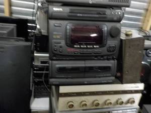 lot 138 image: Stack of electronics, see all pictu...