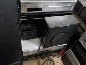 lot 140 image: Stack of electronics, see all pictu...