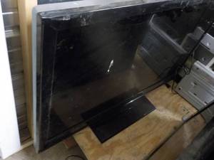 lot 149 image: Insignia 46 TV - powers on...
