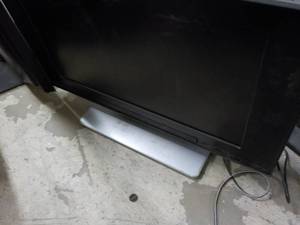 lot 157 image: HD TV 32 - powers on...