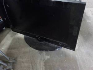 lot 160 image: Samsung 37 TV - powers on...