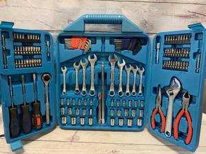 lot 10 image: Multi Piece Took Kit