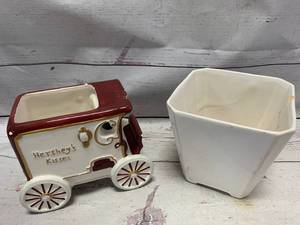 lot 13 image: Hershey Huston Harvest Stage Coach & Calart Creations Planter