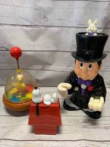 lot 16 image: Playskool Mr Magic Illca Big Bird Spinner, 966 Snoopy Book