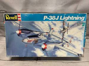 lot 19 image: Revell P38J Lightning Model Airplane