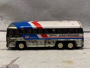 lot 21 image: Vingage Buddy L 1979 Greyhound Bus Americruiser