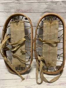 lot 25 image: WW2 West German 18 Bentwood Bear Paw Snow Shoes