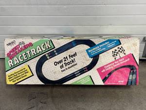lot 28 image: Nikko Tec Racetrack & 2 cars
