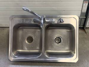 lot 31 image: 2 Bowl Stainless Steel Sink 32 34 x 22 Deep