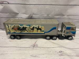 lot 41 image: Vintage Ertl Smoky and the Bandit Semi Truck Tractor Trailer