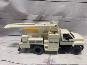 lot 45 image: Otter Tail Versalift Bucket Truck 13 Long