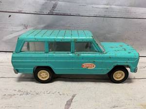 lot 47 image: 1960s Tonka Jeep Wagoneer Tourquoise Pressed Toy