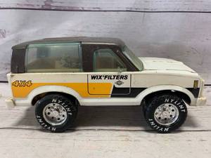 lot 51 image: Vintage 1980s Nylon Wix Filters Ford Bronco