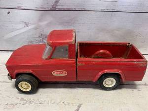 lot 56 image: Vingage Red Tonka Jeep Pickup Truck Mound Minnesota
