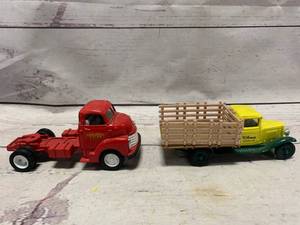 lot 67 image: Vintage Ertl Pickup Trucks