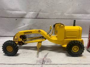 lot 88 image: Vintage Tonka 1076 Mini Pressed Grader