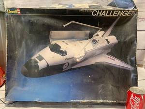 lot 93 image: Vintage Space Shuttle Challenger Model