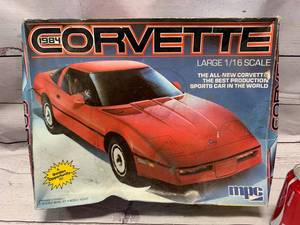 lot 102 image: Vintage MPC 1984 Corvette Large 116 Scale Model Kit