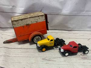 lot 117 image: Ertl Tanstar & Internaional Tractor Trucks