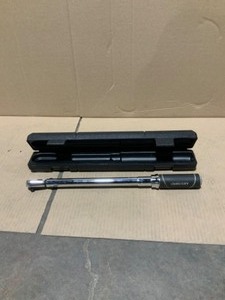 lot 26 image: HUSKY 20 ftlbs. 38 in. Drive Torque Wrench see pics