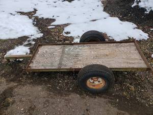 lot 3 image: Small Trailer for a Garden Tractor