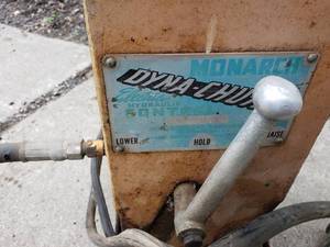 lot 6 image: 12 Volt Hydraulic Pump and Cylinders