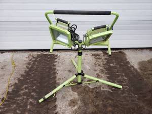lot 8 image: Light Stand