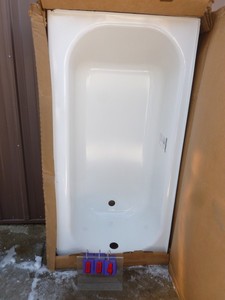 lot 4 image: Pendant plus cast bath tub. New but has a few chips in porcelain. As shown.