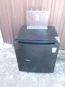 lot 11 image: Avanti dorm room refrigerator. Has minor scratches & dents. Unable to test in cold warehouse. As shown.