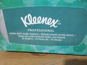 lot 18 image: Kleenex Hand Towels
