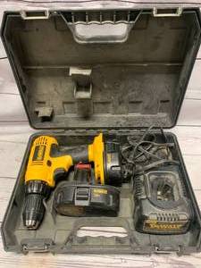 lot 4 image: DeWalt 18 Volt Cordless Drill 2 Batteries, Charger and Case