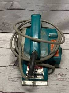 lot 9 image: Makita 1900 B Power Planer