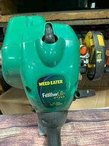 lot 39 image: Weed Eater Featherlite Xt260