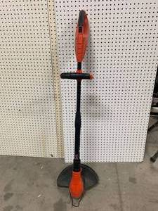 lot 44 image: Black & Decker 18 Volt Grasshog Weed Eater