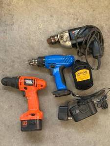 lot 68 image: Lot of 3 Drills, Misc. Battery & Charger