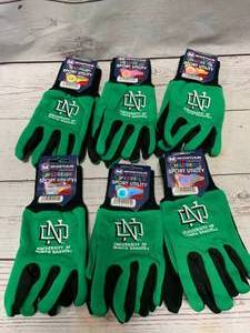 lot 96 image: New Lot of 6 UND Kids Gloves