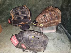 lot 26 image: 3 Adult Right Handed Baseball Gloves