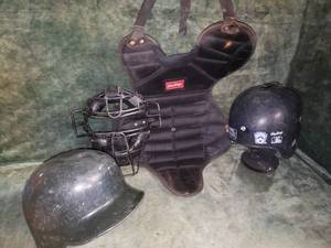 lot 124 image: Vintage Baseball Lot - Catchers Mask, Pads & Batting Helmets