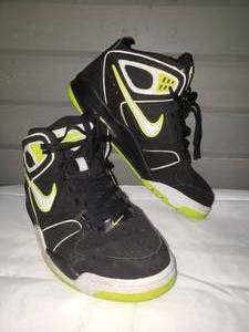 lot 181 image: Mens Black Suede Nike Air Sz 10