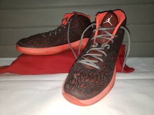 lot 183 image: Mens Nike Air Jordan Black & Orange Mid Tops Sz 11.5