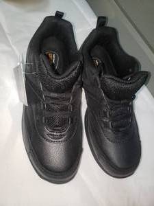 lot 209 image: New SafeTStep Slip Resistant Shoes Sz 8W