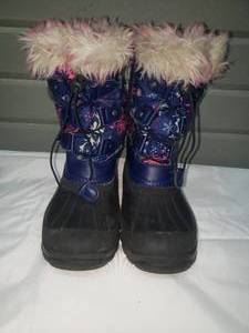 lot 214 image: Girls Great Pairs Waterproof Thinsulate Boots Sz 2