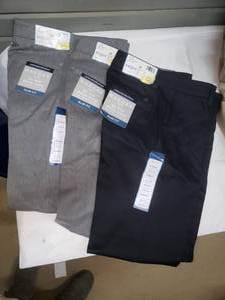 lot 91 image: 3 Pair of Haggar No Iron Dress Khaki Slim Fit Pants 29 x 30, New