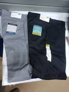 lot 197 image: 2 Pair of Haggar No Iron Khaki Pants 32 x 34, New
