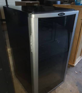 lot 8 image: Danby Wine Cooler