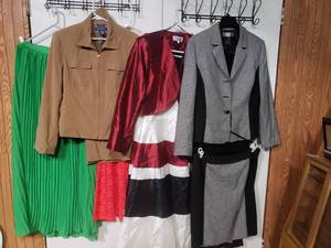 lot 192 image: Large Lot of Womens 14-16 Clothing, Name Brands, Many New